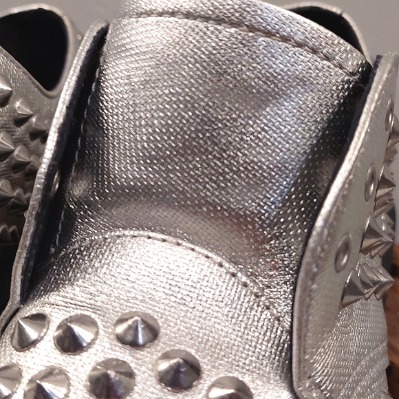 Dr. Marten's Harlen Mora Air Wair Women's Silver Spike Oxford Shoes EUC Size 8US - Picture 6 of 12